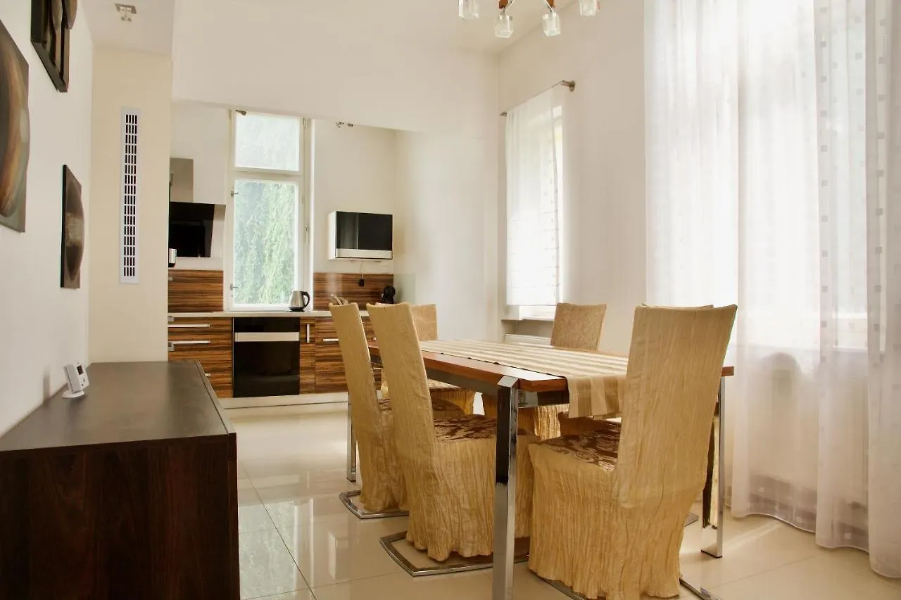 Ubytovani 1204 Na Ulici Krale Jiriho Apartment Karlovy Vary